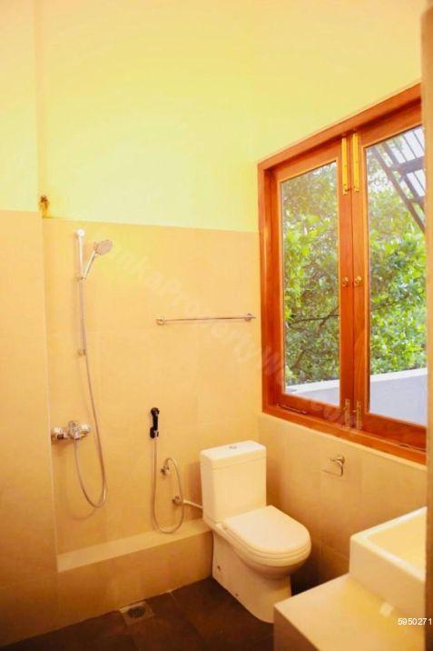 Bathroom - House for rent in Mount Lavinia