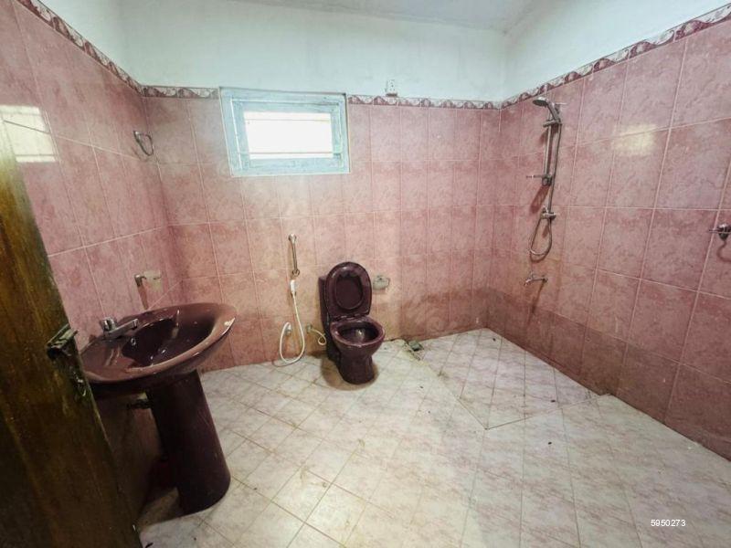 Bathroom - House for rent in Dehiwala