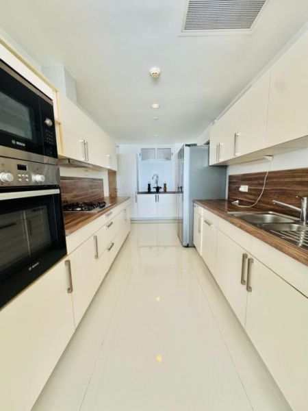 Kitchen - 3 Bedroom Apartment for Sale at Rajagiriya
