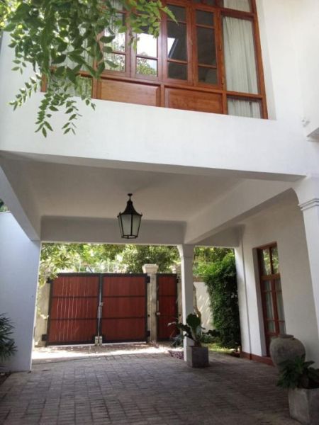 Exterior - LUXURIOUS HOUSE FOR RENT – OFF JAWATTE ROAD, COLOMBO 5 | Echelon Estates