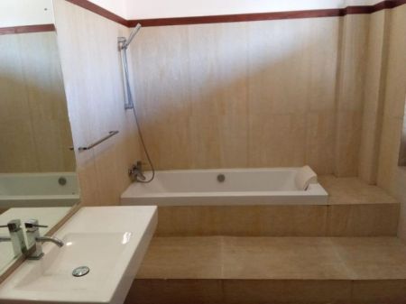 Bathroom - LUXURIOUS HOUSE FOR RENT – OFF JAWATTE ROAD, COLOMBO 5 | Echelon Estates