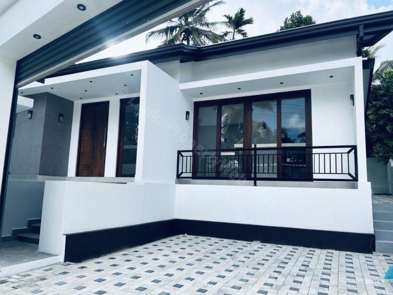 House for sale in Gampaha