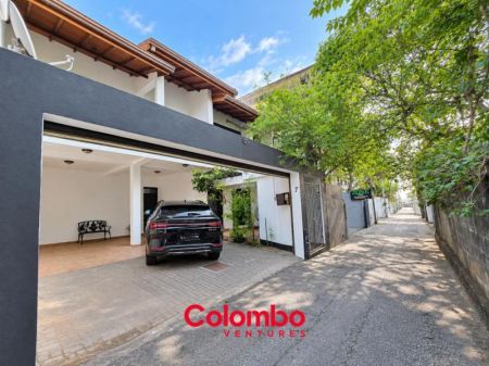 Exterior - Colombo 3 House – 4 Room Modern House on 8.3 perch Land for SALE - Off Galle Road & Marine Drive in Col.3 Colpetty / Kol