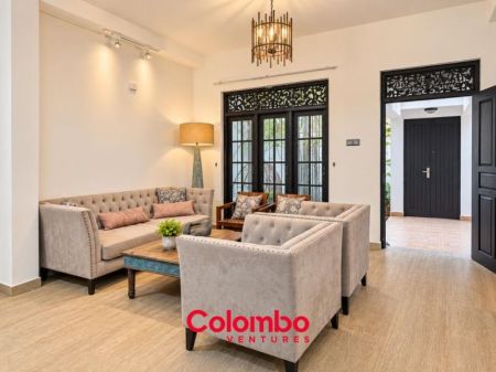 Living Room - Colombo 3 House – 4 Room Modern House on 8.3 perch Land for SALE - Off Galle Road & Marine Drive in Col.3 Colpetty / Kol