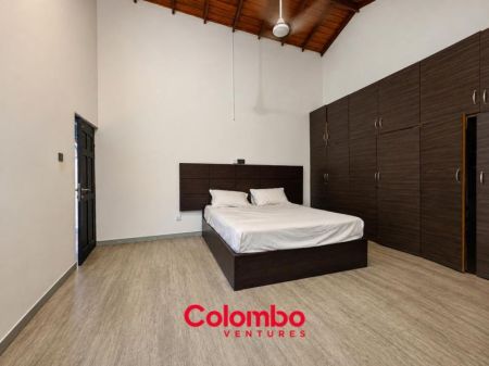 Bedroom - Colombo 3 House – 4 Room Modern House on 8.3 perch Land for SALE - Off Galle Road & Marine Drive in Col.3 Colpetty / Kol