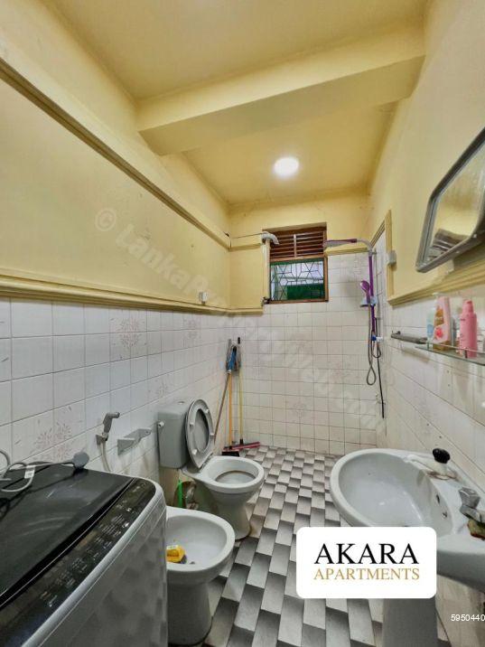 Bathroom - House for rent in Rajagiriya