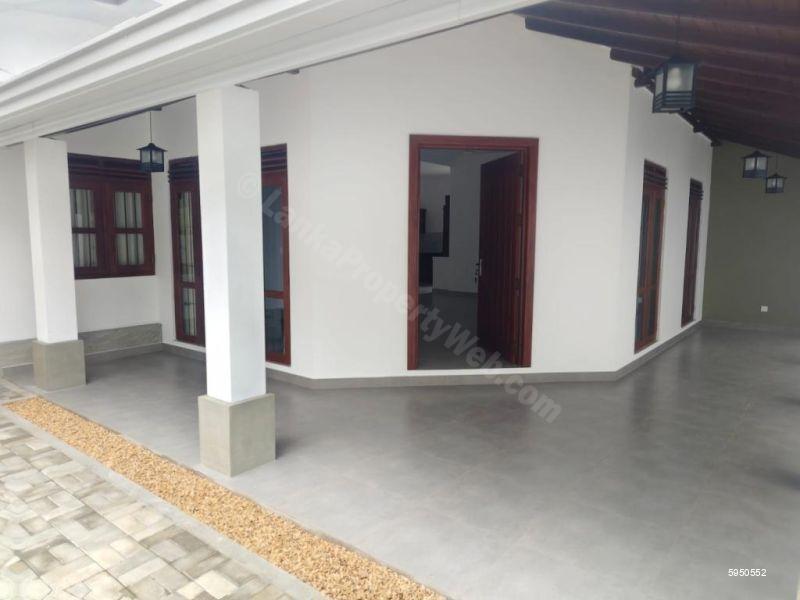 Exterior - Entrance from a large verandah - House for sale in Dampe