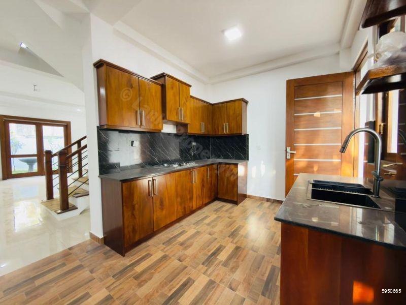 House for sale in Thalawathugoda
