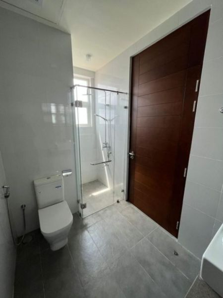 Bathroom - The Castle - 03 Bedroom Unfurnished Apartment for Sale in Colombo 08 (A2481) 