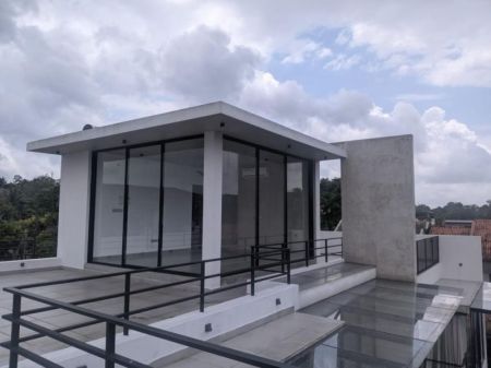 Exterior - Luxury 4 Bedroom House for Rent in Malabe / LKR 400,000 Monthly (EM066AT)