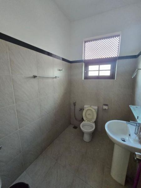 Bathroom - 3 BR Private Apartment for Rent in Nawala - PDA401
