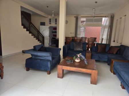 Living Room - 05 Bedroom House built on 8.37 perch for sale in Colombo 06 (HSS172)