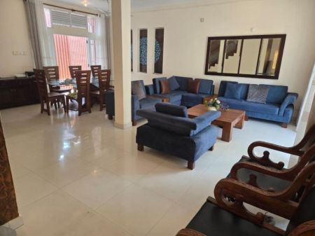 Living Room - 05 Bedroom House built on 8.37 perch for sale in Colombo 06 (HSS172)