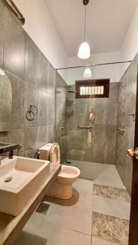 Bathroom - 2-Bedroom Ground-Floor Residence for Rent – Kalubowila – LKR 165,000 (EM008PV)