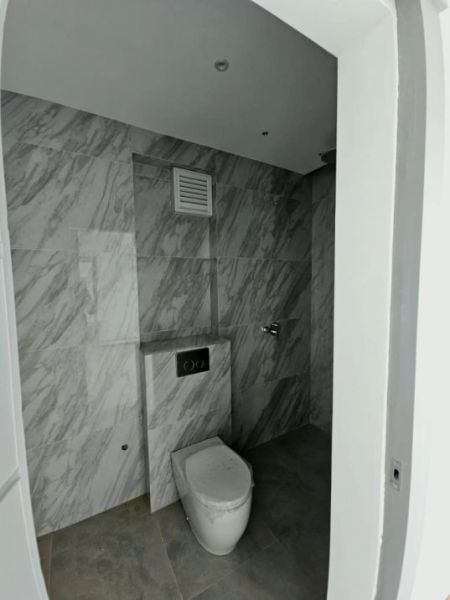 Bathroom - 3 Bedroom Penthouse for Rent at Colombo 04 | Rs. 800,000 / month (EM064MI)