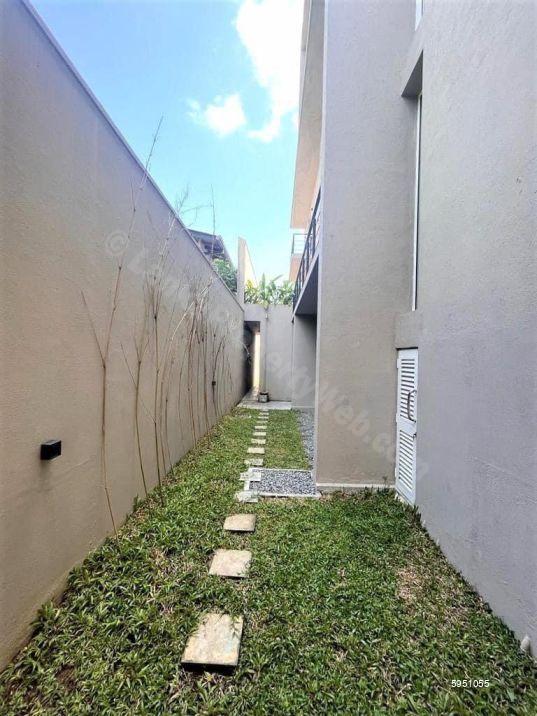 House for sale in Thalawathugoda