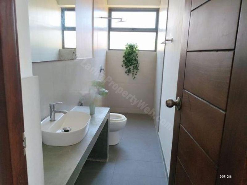 Bathroom - House for sale in Negombo