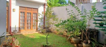 Exterior - 21.25 Perches Furnished House for Sale - HL55148