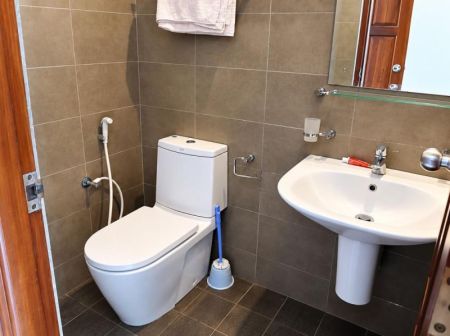 Bathroom - Fully-furnished Penthouse Apartment for Sale - Edmonton Residencies, Colombo 6