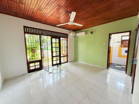 Living Room - (SR1589) Spacious 4-Bedroom House for Rent in Battaramulla