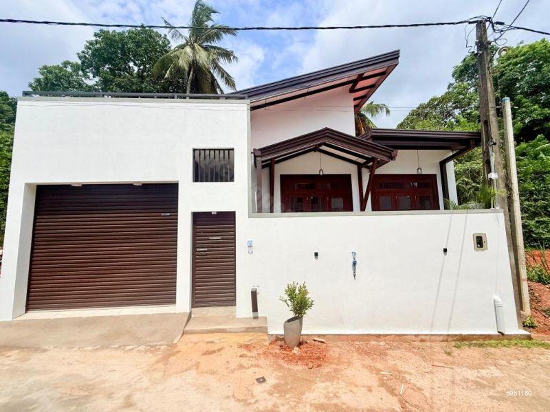 House for sale in Athurugiriya
