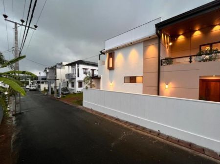 Exterior - Malabe Kahanthota Road 03 Bed Rooms Brand New Luxury Villa Type House on 6.7 Perches of Land for Sale 