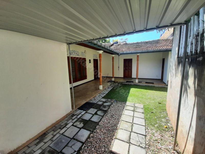 Garage - House for sale in Kohuwala