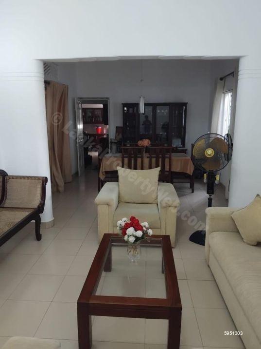 Land with house for sale in Dehiwala