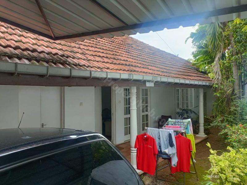 Land with house for sale in Dehiwala