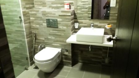 Bathroom - Higher-Floor Fully Furnished 3-Bedroom Apartment for Sale – Highness Apartment, Rajagiriya