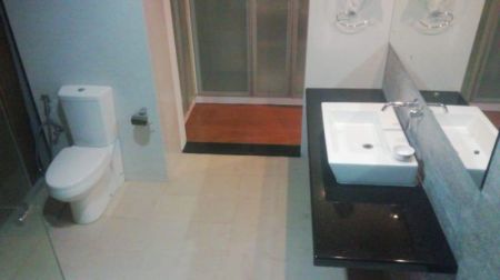 Bathroom - 3 BR Emperor Apartments for Sale in Colombo 3- PDA236