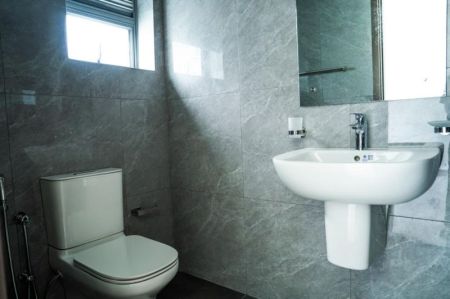 Bathroom - Apartment for sale in Athurugiriya 