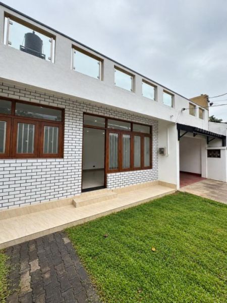 Exterior - 7-Bedroom House for Rent Mount Lavina 