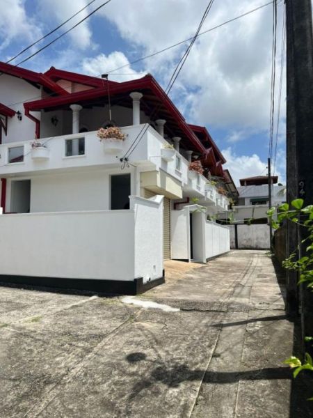 Exterior - 06 BR, 03 WR, 10 Perches - Two Storey House for Sale in Piliyandala (HST102)