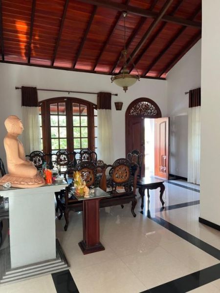 Living Room - 06 BR, 03 WR, 10 Perches - Two Storey House for Sale in Piliyandala (HST102)
