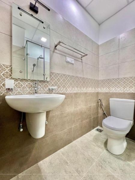 Bathroom - Fully Furnished Two Bedroom Apartment for rent in Colombo 5 