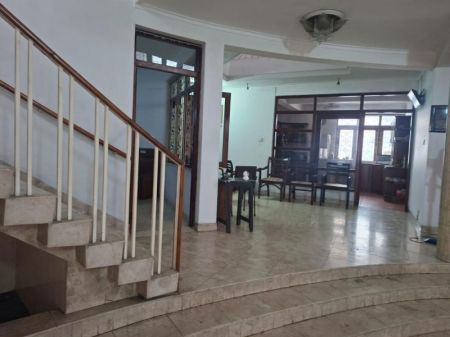 Living Room - 🏢✨ LARGE HOUSE FOR SALE📐 6,000+ SQ. FT. 🌳 20 Perch  SPACIOUS 5 BEDROOMED | PRESENTLY USED AS COMMERCIAL 📍COLOMBO-4
