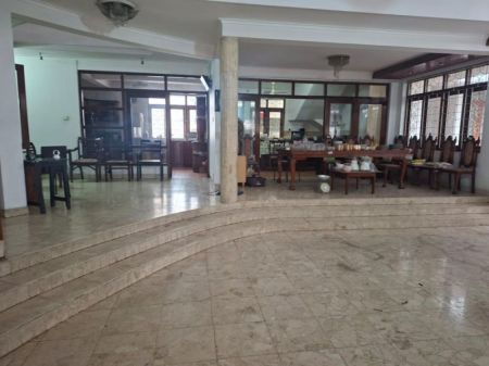 Living Room - 🏢✨ LARGE HOUSE FOR SALE📐 6,000+ SQ. FT. 🌳 20 Perch  SPACIOUS 5 BEDROOMED | PRESENTLY USED AS COMMERCIAL 📍COLOMBO-4