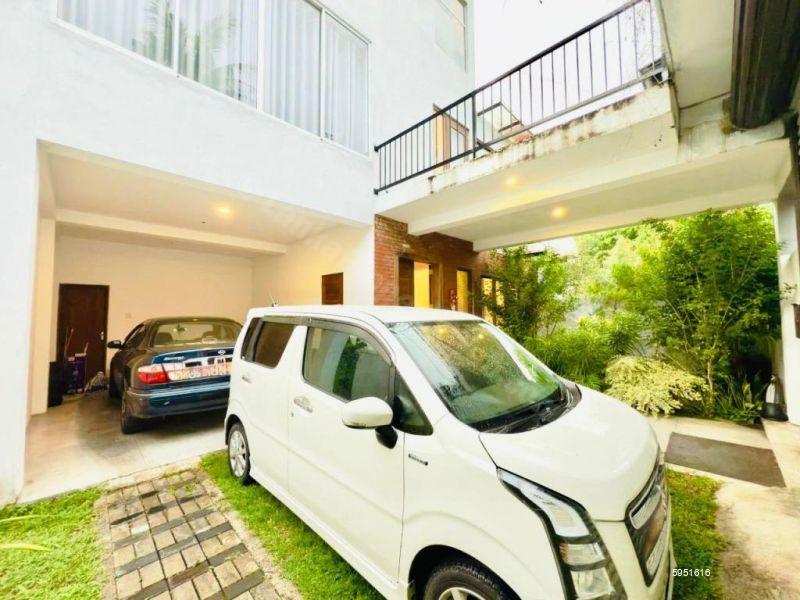 House for sale in Thalawathugoda