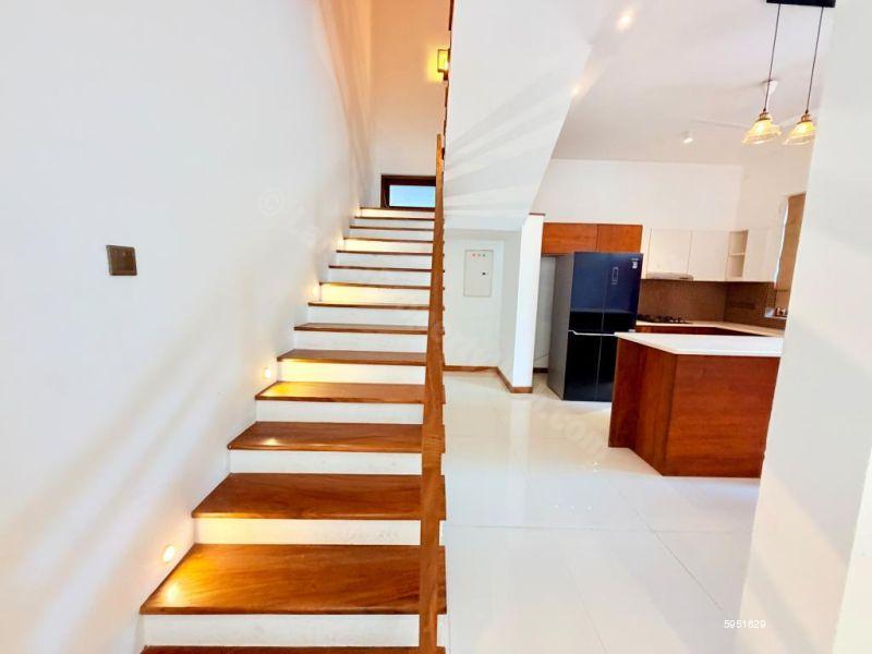 House for sale in Thalawathugoda