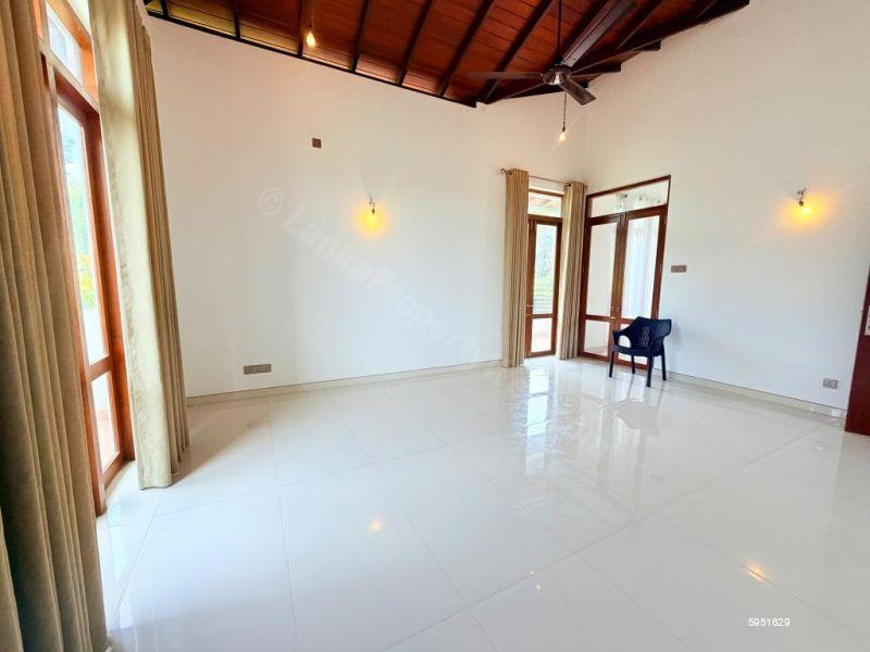 House for sale in Thalawathugoda