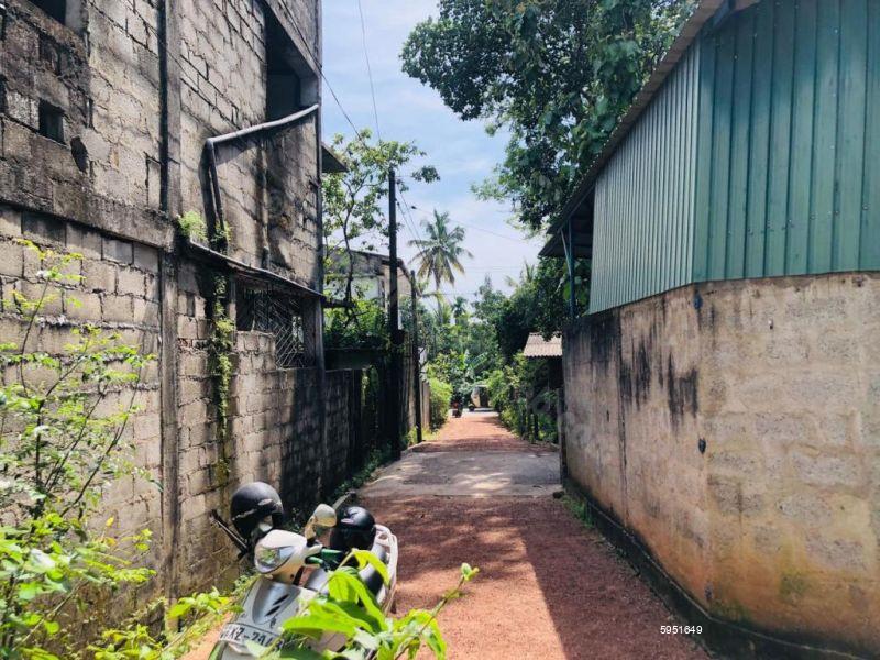Bare Land for sale in Thalawathugoda