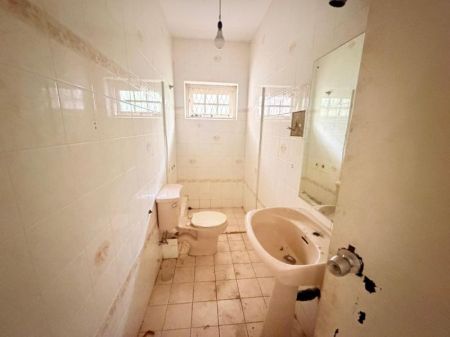 Bathroom - (SH1593) Multi-Storey House for Sale in Battaramulla