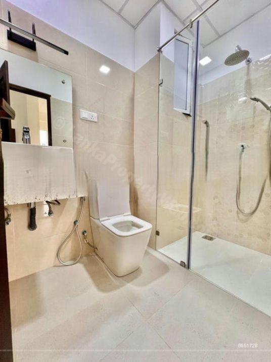 Bathroom - Apartment for rent in Colombo 5