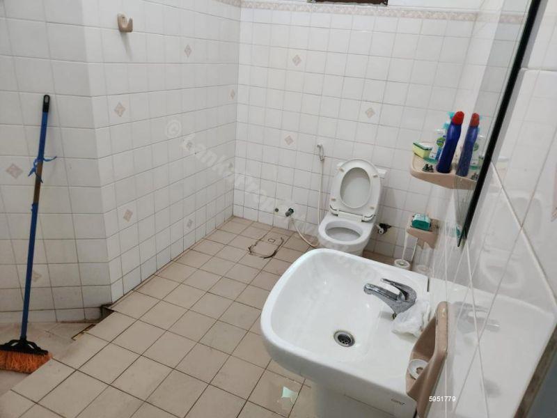Commercial for sale in Colombo 4
