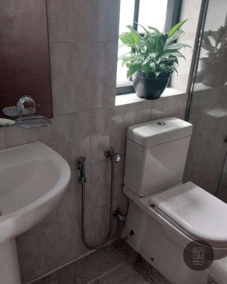 Bathroom - House for rent in Colombo 5 