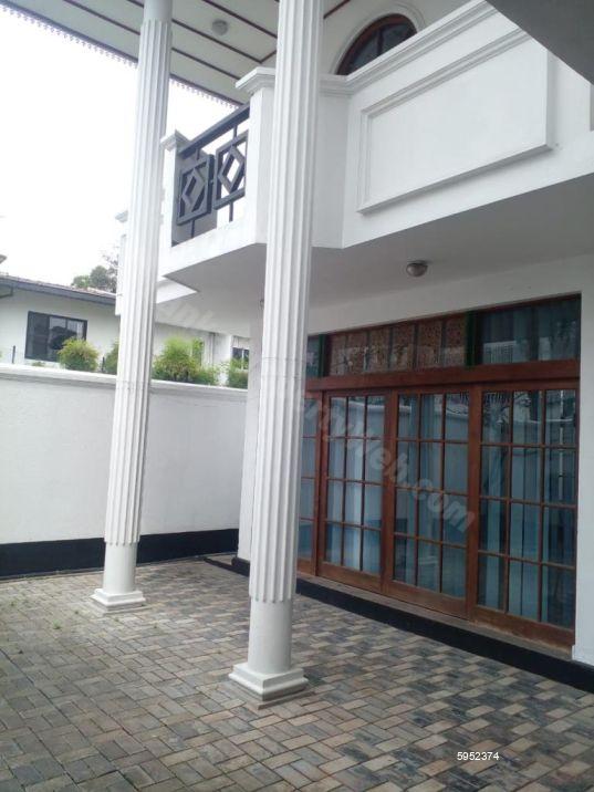 Exterior - House for rent in Colombo 8