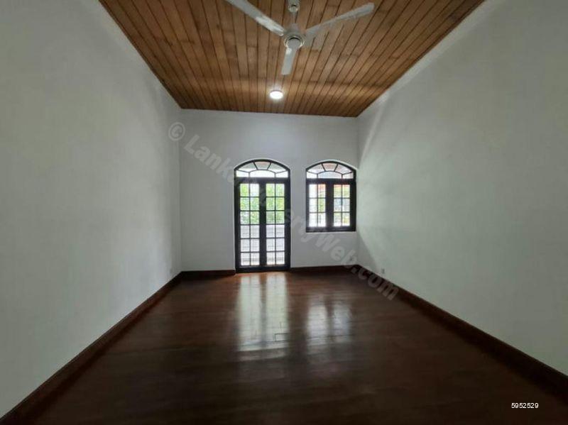 Commercial for rent in Colombo 8