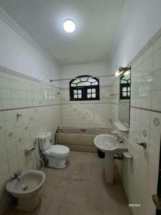 Commercial for rent in Colombo 8