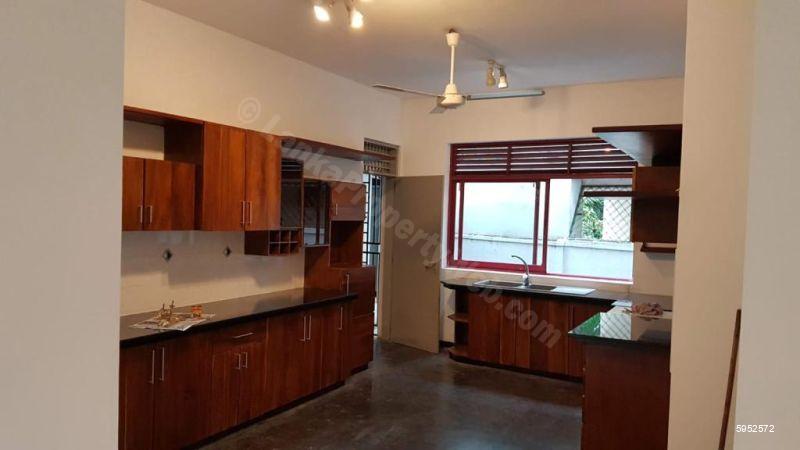 Kitchen - House for rent in Battaramulla